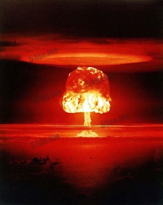1954年，美国进行热核爆炸（氢弹）试验场景。
