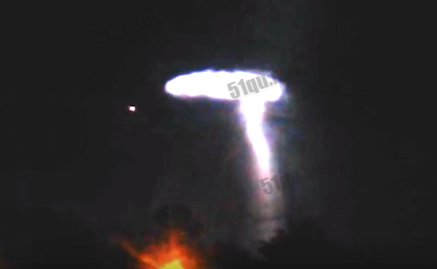美国佛罗里达州上空出现巨大UFO爆炸事件
