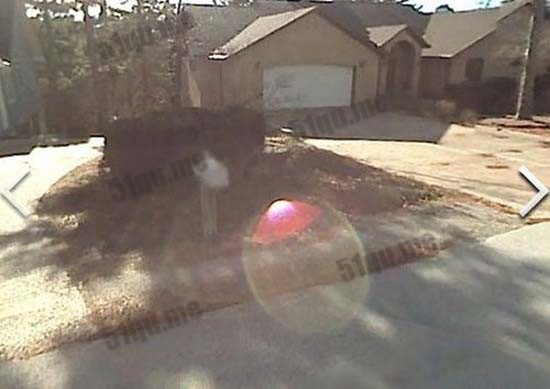 这张镜头光晕是2008年google map出现在阿肯色州的尤里卡温泉附近