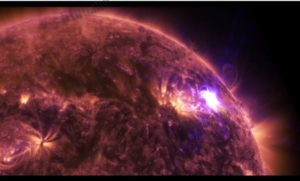 NASA放出太阳闪燄影片 闪光璀璨夺目