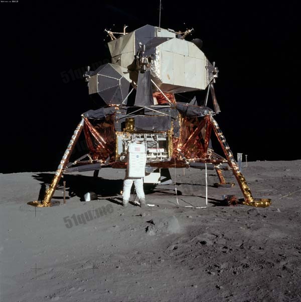世界上第一膄载人登月飞船