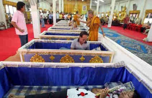 可以驱逐恶运的泰国躺棺材庙