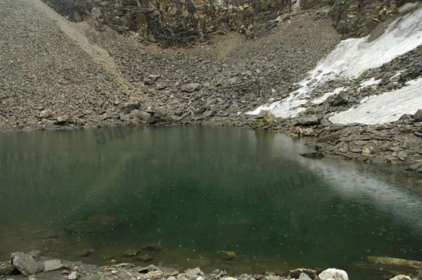 喜马拉雅山区路普康湖（RoopkundLake又称喜马拉雅“人骨湖”）