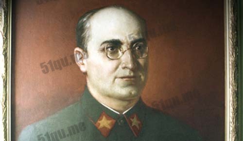 拉夫连季·巴夫洛维奇·贝利亚：前苏联领导人。（俄语： Лаврентий Павлович Берия，1899年3月29日－1953年12月23日）