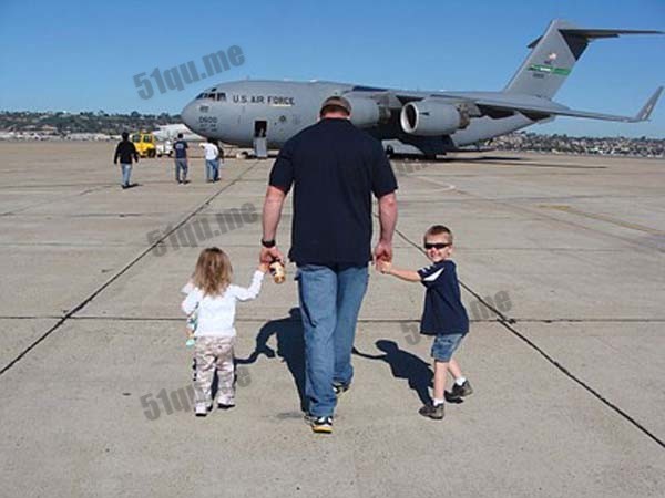 Kyle于2009年为了Taya和两个小孩离开了SEAL，根据Taya的说法，他非常喜欢当一位爸爸。