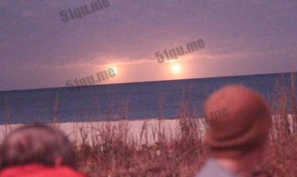 佛州维罗海滩现双光ufo
