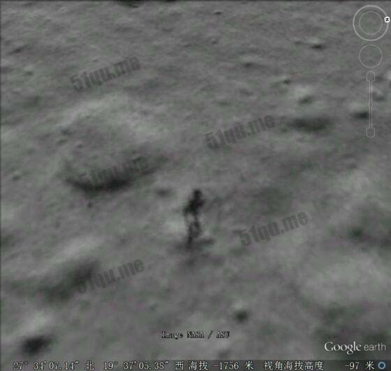 月球卫星照片上惊现神秘人影