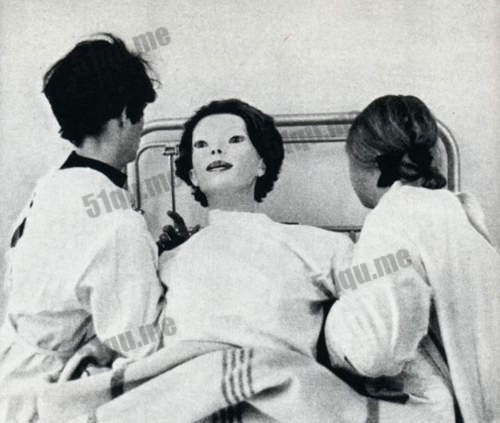 无表情的女人（The Expressionless）