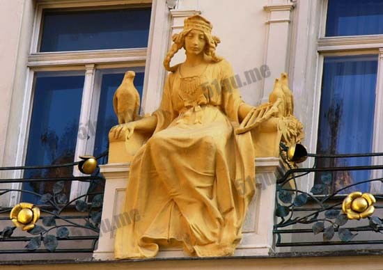 捷克9世纪初的女王丽布施（Libuše）雕像