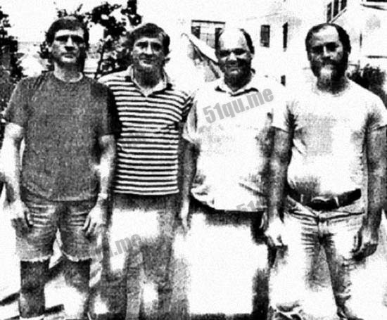 从左之右：杰克.维纳和吉姆.维纳、查理.福斯以及查克.莱克