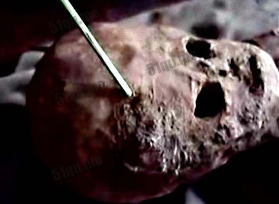 秘鲁发现40年前坠毁飞碟的外星人