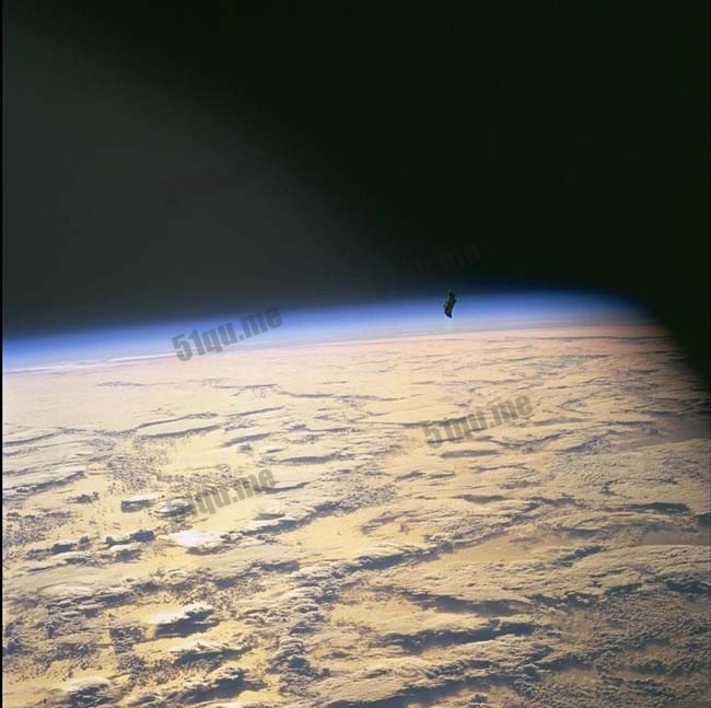 "奋进号"执行任务 STS-088 的相片