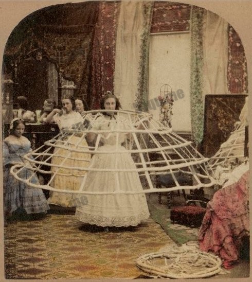 维多利亚时代流行的裙撑