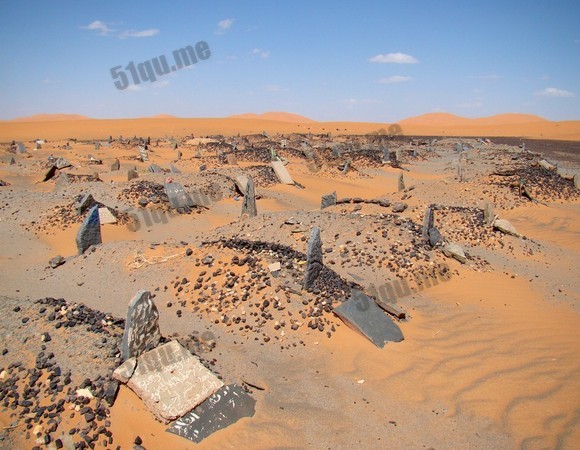 撒哈拉沙漠里的墓园