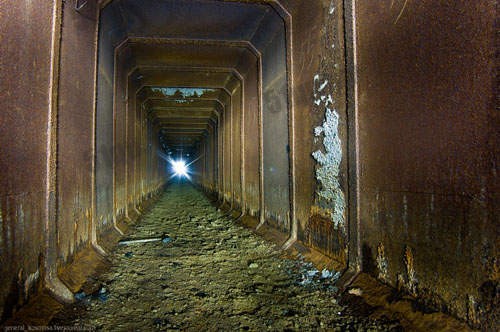 摩尔多瓦废墟人造大洞探险