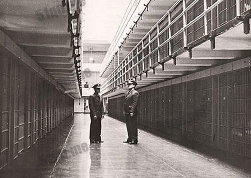 Alcatraz 监狱