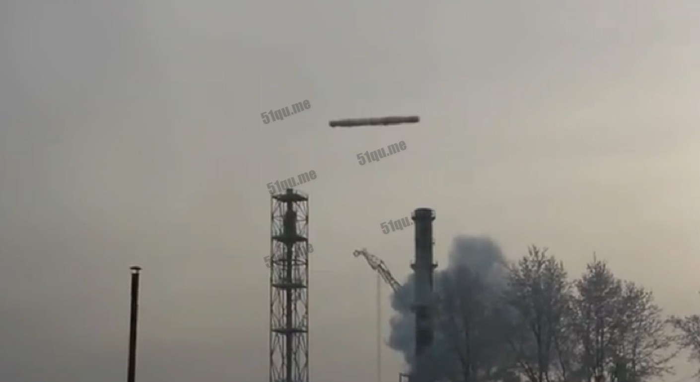 俄罗斯上空出现的长形ufo
