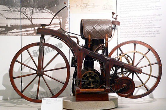 世界上最早的摩托车 世界上第一辆摩托车长啥样